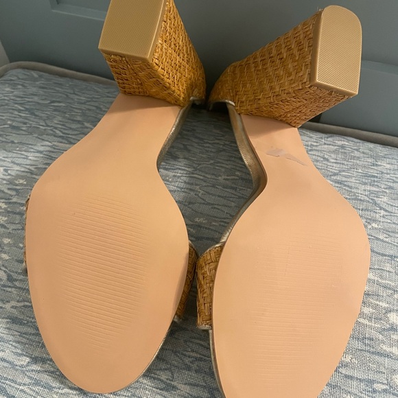 Lilly Pulitzer Amber Lynn Sandal size 6.5 never worn - Picture 2 of 3